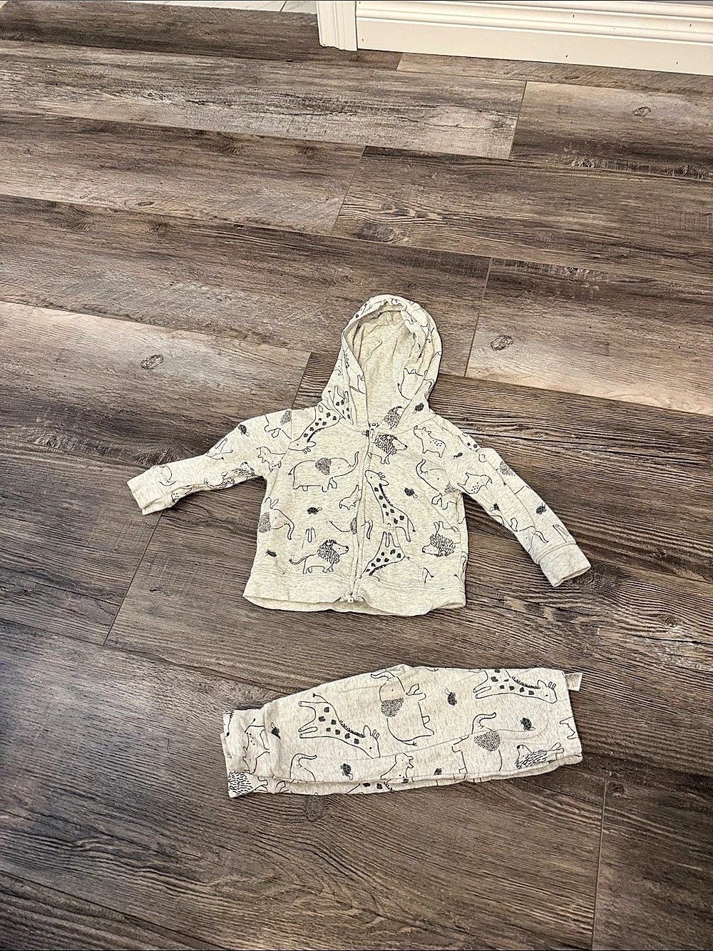 Child of Mine by Carter's Hooded Pajama Set in Cream & Gray Size 6-9M Like New